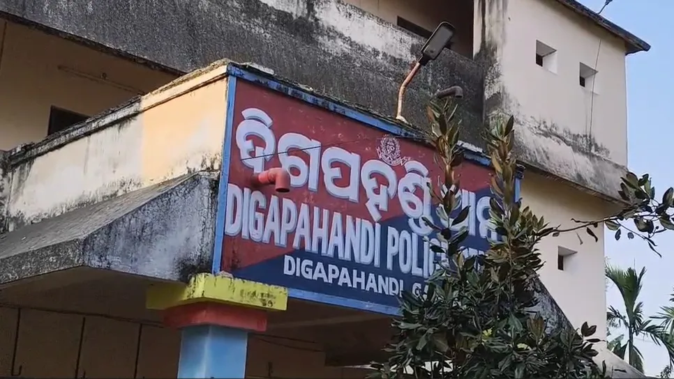 ବାଇକ-ସ୍କୁଟି-ମୁହାଁମୁହିଁ-ଧକ୍କା-:-ଜଣେ-ମୃତ,-୨-ଆହତ