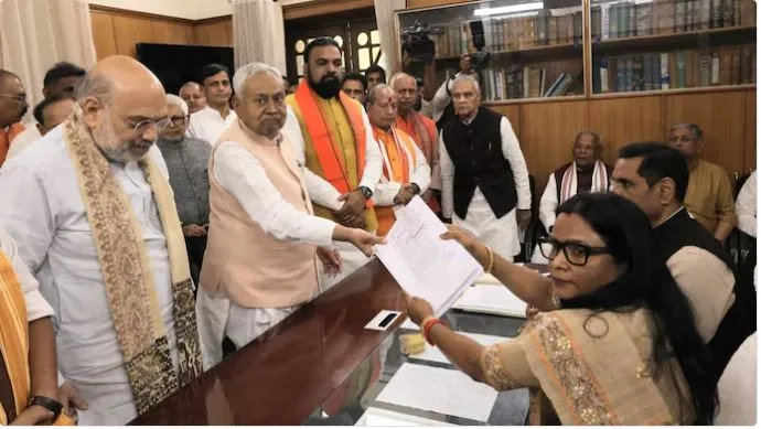 nitish-kumar-rajya-sabha-nomination;-ଗୃହମନ୍ତ୍ରୀ-ଅମିତ-ଶାହଙ୍କ-ସହ-ଆସି-ରାଜ୍ୟସଭା-ପାଇଁ-ନାମାଙ୍କନ-ଭରିଲେ-ନୀତୀଶ-କୁମାର