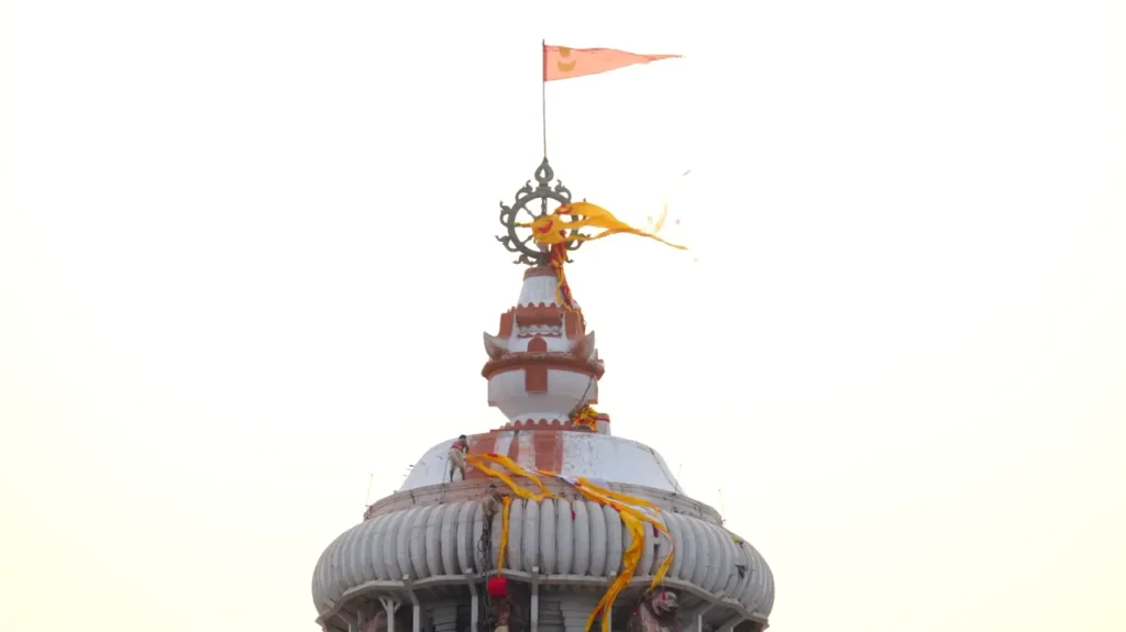 srimandir-puri:-ଶ୍ରୀମନ୍ଦିରରେ-ଅଭାବନୀୟ-ଘଟଣା,-ନୀଳଚକ୍ରରୁ-ଛିଣ୍ଡିଗଲା-ବାନା