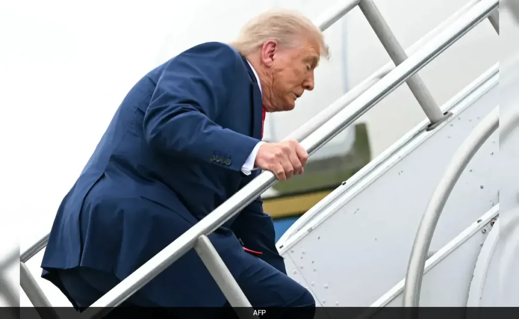 donald-trump-viral-video:-ଏୟାରଫୋର୍ସ-ୱାନ୍-ସିଡ଼ିରେ-ଝୁଣ୍ଟିଲେ-ଡୋନାଲ୍ଡ-ଟ୍ରମ୍ପ:-ଭାଇରାଲ୍-ଭିଡିଓକୁ-ନେଇ-ବଢ଼ିଲା-ସ୍ୱାସ୍ଥ୍ୟଗତ-ଚିନ୍ତା