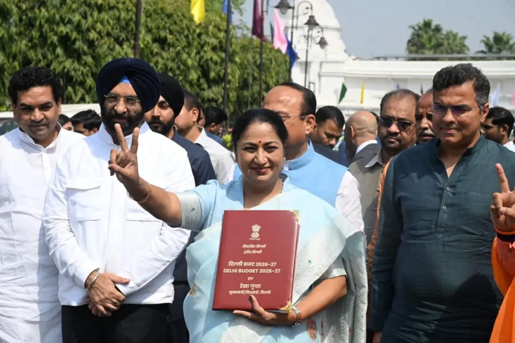 delhi-budget-highlights:-ହୋଲି-ଓ-ଦୀପାବଳିରେ-ମିଳିବ-ମାଗଣା-ଏଲପିଜି-ସିଲିଣ୍ଡର,-ଜାଣନ୍ତୁ-୧୦୩-ଲକ୍ଷ-କୋଟିର-ସମ୍ପୂର୍ଣ୍ଣ-ବ୍ୟୟବରାଦ.