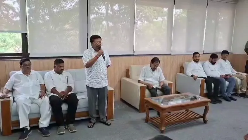 bjd-mishran:-ଗଜପତି-ନିର୍ବାଚନମଣ୍ଡଳୀରେ-ବଢ଼ିଲା-ବିଜେଡିର-ଶକ୍ତି,-ଦଳରେ-ମିଶିଲେ-ବହୁ-ବିଜେପି-କର୍ମୀ