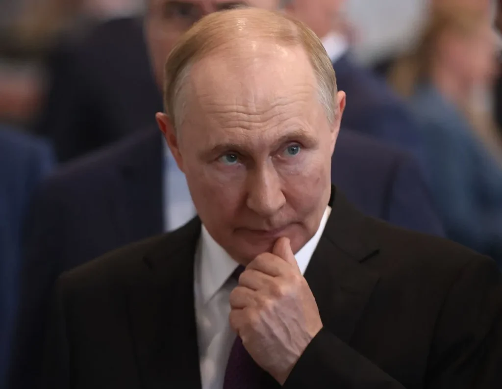 vladimir-putin-is-missing:-ଡରିଗଲେ-କି-ପୁଟିନ୍?-ପବ୍ଲିକ୍-ନଜରରୁ-ହଠାତ୍-ଗାୟବ-ହେଲେ-ରୁଷିଆ-ରାଷ୍ଟ୍ରପତି,-ମସ୍କୋରୁ-ବାହାରିବା-କଲେ-ବନ୍ଦ