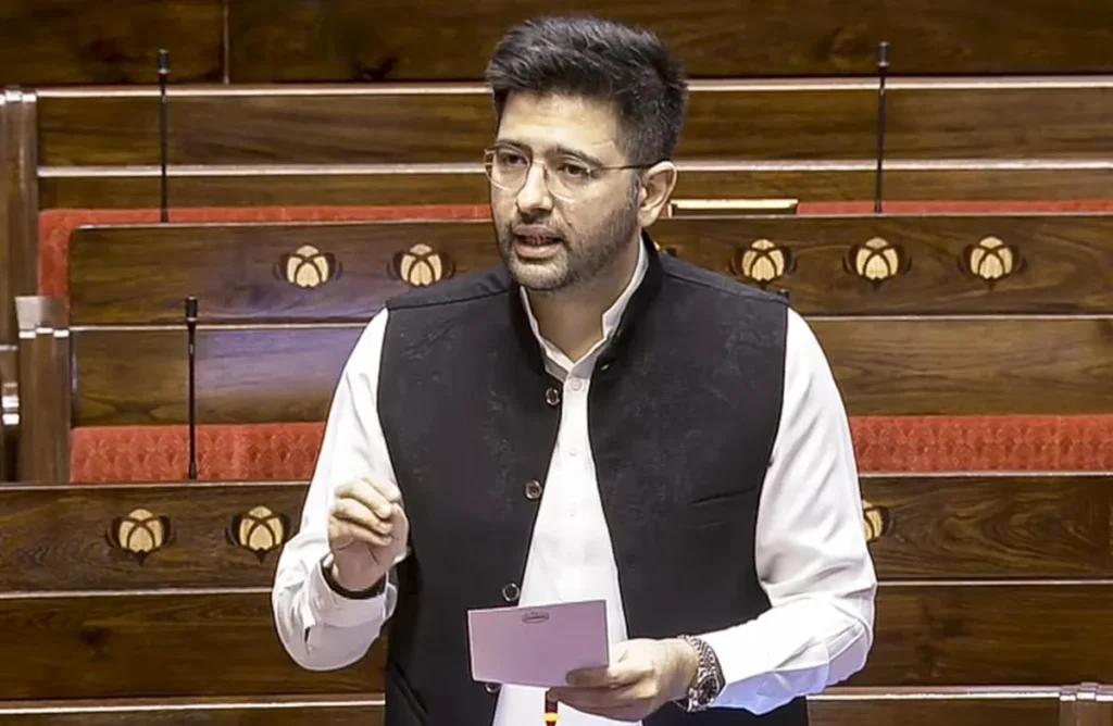 raghav-chadha-vs-aap:-aap-ରେ-ମହାଭାରତ!-ଦଳ-ଉପରେ-ବର୍ଷିଲେ-ରାଘବ-ଚଢ଼ା,-ଜବାବ-ଆସିଲା-‘ଯିଏ-ଡରିଗଲା,-ସିଏ-ମରିଗଲା’