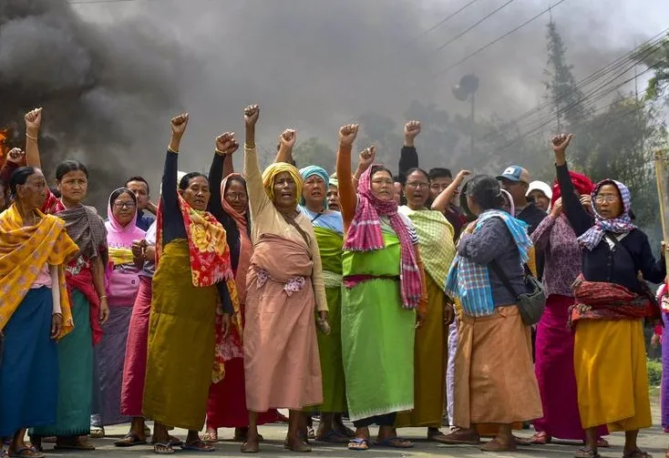ଜଳୁଛି-ମଣିପୁର-:-ଉତ୍ତେଜନା-ରୋକିବାକୁ-ଲାଗିଲା-କର୍ଫ୍ୟୁ,-୫-ଜିଲ୍ଲାରେ-ଇଣ୍ଟରନେଟ୍-ବନ୍ଦ