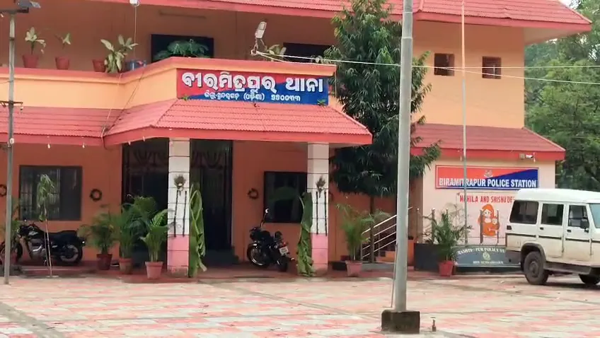 ଚାକିରି-ଦେବାକୁ-କହି-ନେଇଆସିଥିଲେ,-ମଧ୍ୟପ୍ରଦେଶ-ନେଇ-ବିବାହ-କରାଇ-ଦେଇଥିଲେ