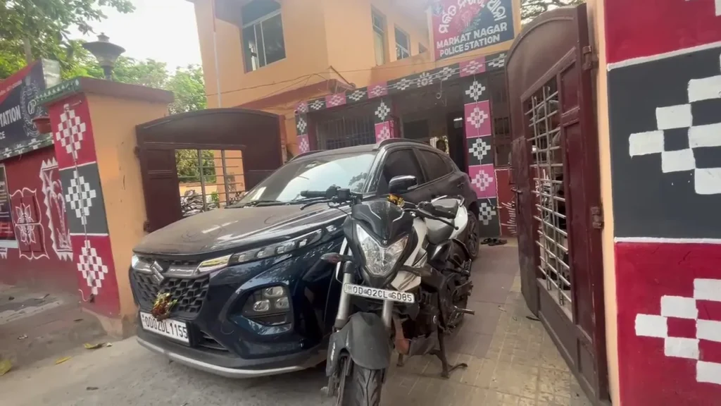 crime:-ଟାର୍ଗେଟରେ-ଥିଲେ-କଟକର-ବହି-ବ୍ୟବସାୟୀ,-ଶିକାର-ହେଲେ-ଆଉ-ଜଣେ;-୩-ଗିରଫ