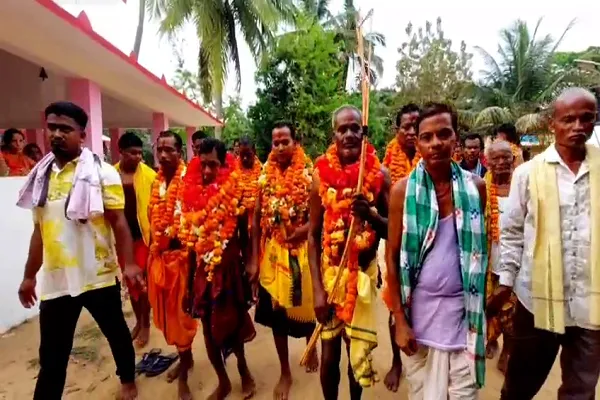 ସରକଣା-ଗ୍ରାମର-ପ୍ରସିଦ୍ଧ-ଫୋଡା-ପାଟୁଆ-ଯାତ୍ରା,-ଦେହରେ-କଣ୍ଟା-ଫୋଡ଼ି-ଶୋଭାଯାତ୍ରାରେ-ଚାଲିଲେ-ମାନସିକଧାରୀ