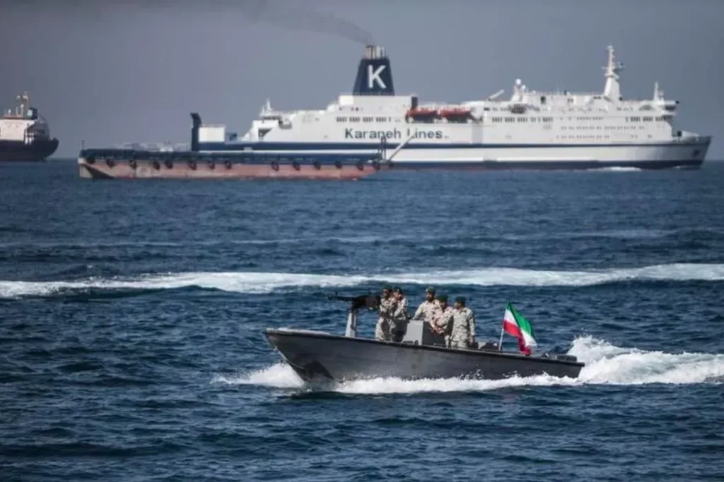 iran-threat-to-us:-ହର୍ମୁଜ-ପ୍ରଣାଳୀକୁ-ନେଇ-ବଢ଼ୁଛି-ଉତ୍ତେଜନା,-ଆମେରିକୀୟ-ସୈନିକଙ୍କୁ-ବନ୍ଦୀ-କରିବ-ଇରାନ୍-!