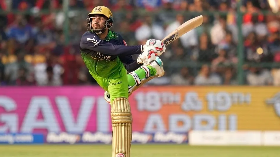 rcb-vs-dc:-ଦିଲ୍ଲୀ-ବୋଲରଙ୍କ-ଶାଣିତ-ବୋଲିଂ,-୨୦୦-ରନ-ବି-କରି-ପାରିଲାନି-ବେଙ୍ଗାଲୁରୁ,-ଫିଲ୍-ସଲ୍ଟ-ମାରିଲେ-fifty