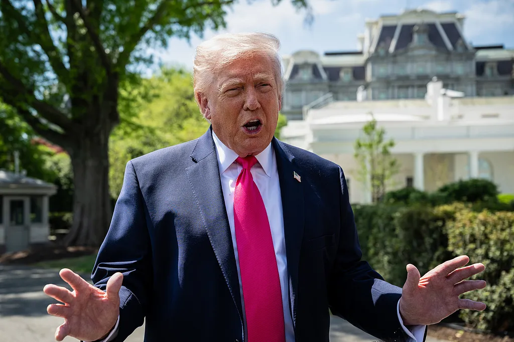 iran-mocks-trump-ceasefire:-ଅସ୍ତ୍ରବିରତି-ସୀମା-ବୃଦ୍ଧିକୁ-ନେଇ-ଆମେରିକାକୁ-ହସରେ-ଉଡେଇଲା-ଇରାନ