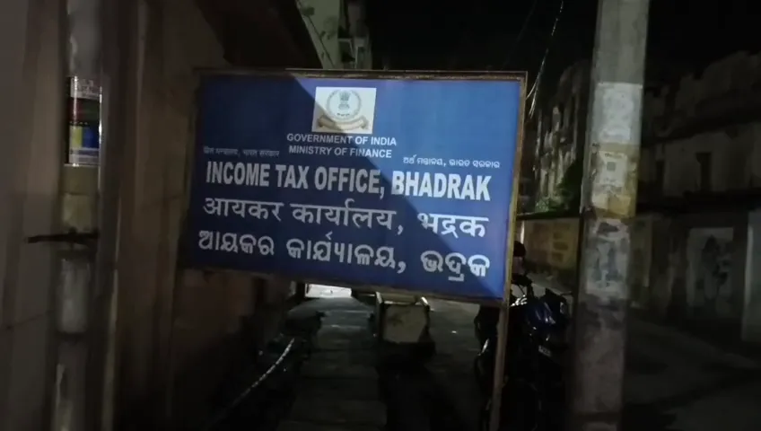 ଇନକମ-ଟ୍ୟାକ୍ସ-ଅଫିସରକୁ-ମାଡ଼ି-ବସିଲା-ସିବିଆଇ,-ଡୁପ୍ଲିକେଟ-ପାନ୍-କାର୍ଡ-ବାତିଲ-କରିଦେବା-ପାଇଁ-ନେଉଥିଲେ-ଲାଞ୍ଚ