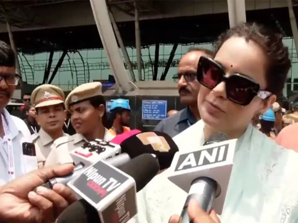 kangana-ranaut-in-bhubaneswar:-ଓଡ଼ିଶାରେ-କଙ୍ଗନା-ରଣାୱତ,-‘ଏକ-ପେଡ୍-ମାଆ-କେ-ନାମ’-ଅଭିଯାନରେ-ଚାରା-ରୋପଣ,-ମୁଖ୍ୟମନ୍ତ୍ରୀଙ୍କ-ସହ-ସାକ୍ଷାତ