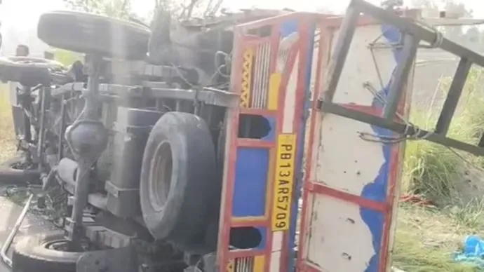 punjab-firozpur-road-accident:-ପଞ୍ଜାବର-ଫିରୋଜପୁରରେ-ମର୍ମନ୍ତୁଦ-ସଡ଼କ-ଦୁର୍ଘଟଣା,-ଟ୍ରେଲର-ପିକଅପ୍-ମୁହାଁମୁହିଁ-ଧକ୍କାରେ-୯-ମୃତ