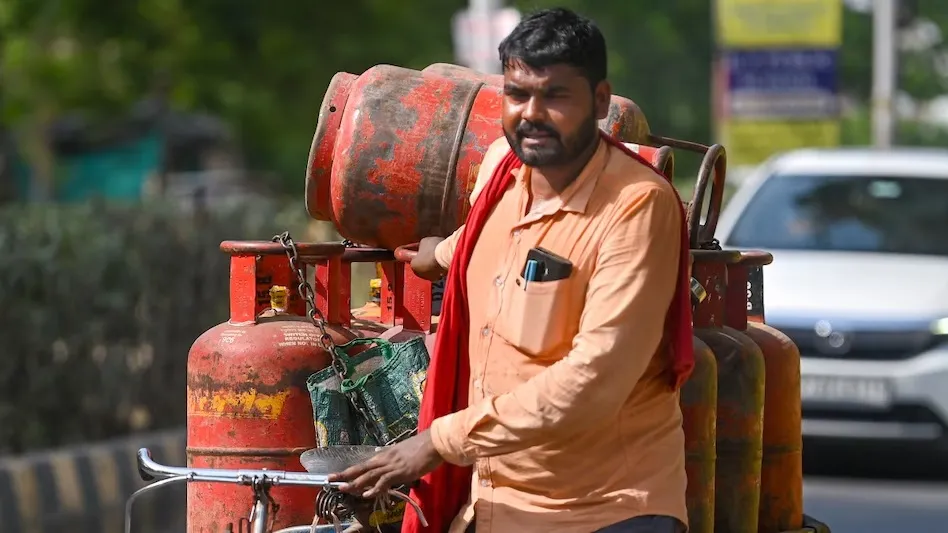 ବଢିଲା-ଗ୍ୟାସ୍-ସିଲିଣ୍ଡର-ଦାମ୍-:-୨୯-ଟଙ୍କା-ବୃଦ୍ଧି-ପାଇ-ଏବେ-ଏତେ-ଟଙ୍କା-ଦର